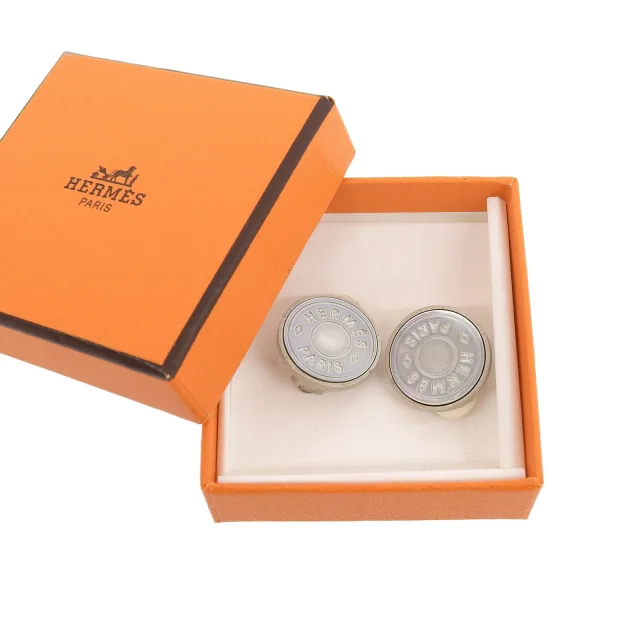Hermès Shell Earrings in Silver from LuxUness, photo 2 of 7
