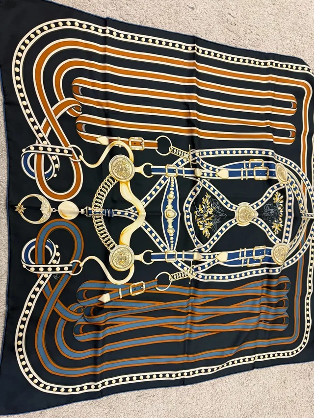 Hermès 90* silk scarf in Silk from Luxury Promise
