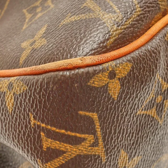 Louis Vuitton Monogram Batignolles Horizontal Tote Bag in Coated canvas from A Retro Tale, photo 6 of 10