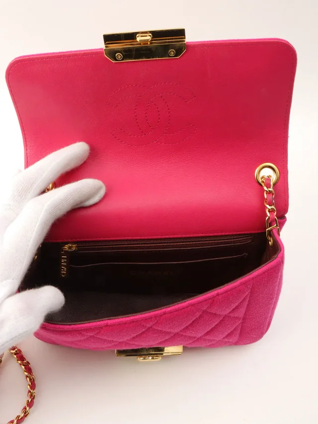 Chanel circa 2014 Matelassé Stitch Logo Plate Chain Shoulder Bag Pink in Pink from VINTAGE QOO TOKYO, photo 5 of 16