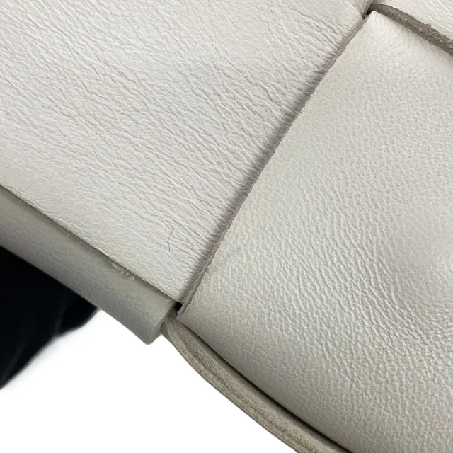 Bottega Veneta Cassette Maxi INTRECCIATO Shoulder Bag White730848VMAY19009 Lambskin Size Small in Lambskin from GALLERY RARE, photo 6 of 13