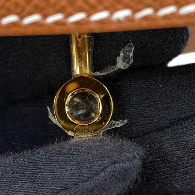 Hermès Kelly Sellier Gold Epsom Size 28 in Gold Epsom leather from GALLERY RARE, photo 8 of 12