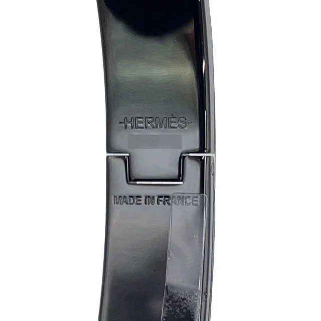 Hermès ClicHH Bangle Size PM Black/Noir・Matt Metal in Black from GALLERY RARE, photo 8 of 8