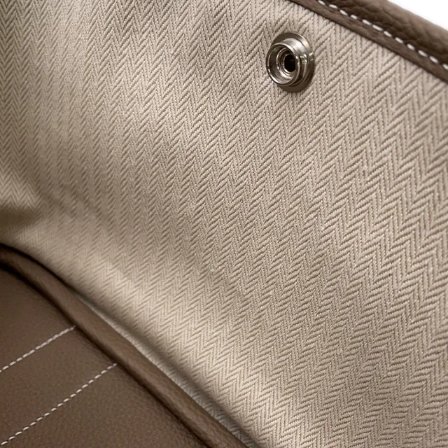 Hermès Neo Garden Etoupe Togo Leather Size 23 in Taupe Togo leather from GALLERY RARE, photo 6 of 10