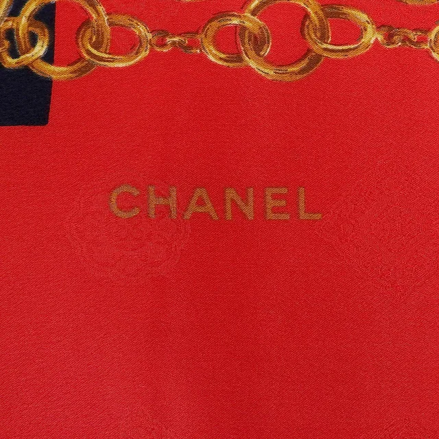 Chanel CC Mark Chain Pattern Scarf Red/Navy in Red Silk from VINTAGE QOO TOKYO, photo 5 of 10