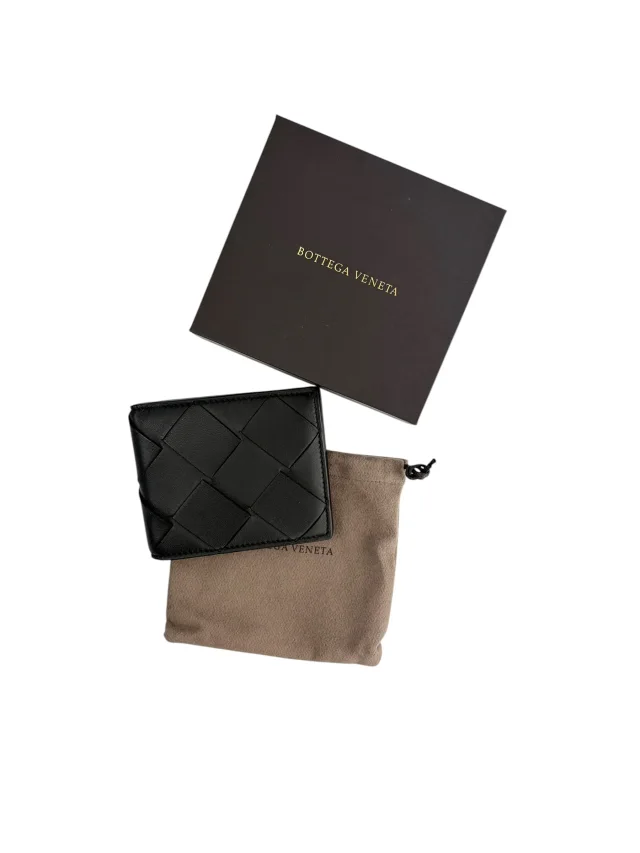 Bottega Veneta Black Leather Intrecciato Maxi Bifold Wallet in Black Woven leather from Season 2 Consign, photo 2 of 5