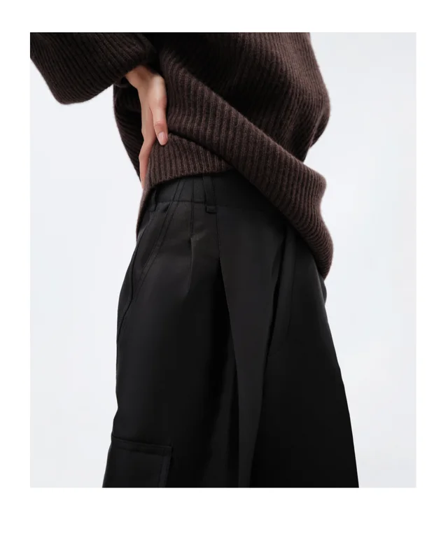Carven Cargo shorts in silk wool couture from SENSER, photo 1 of 1