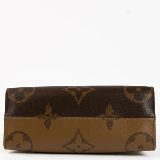 Louis Vuitton Monogram Giant Onthego MM Bag in Canvas from Labellov, photo 5 of 6
