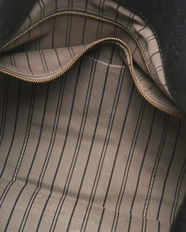 Louis Vuitton Empreinte Artsy MM Bag in Leather from A Retro Tale, photo 10 of 11