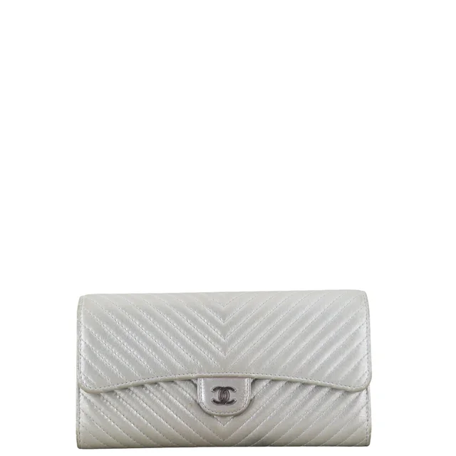 Chanel Classic Flap Long Wallet in Lambskin from Luxe.It.Fwd