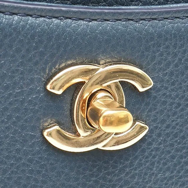 Chanel Caviar Neo Executive Bag in Caviar leather from A Retro Tale, photo 6 of 12