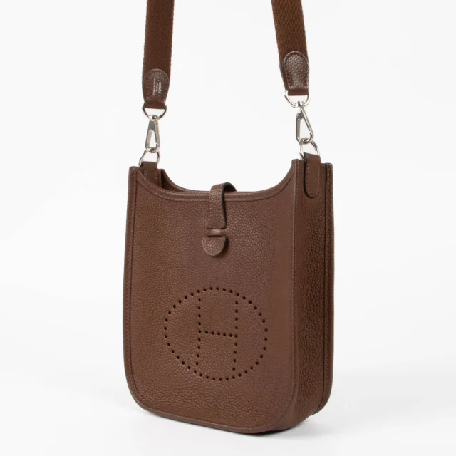Hermès Evelyne 16 Cacao Clemence PHW in Clemence leather from Labellov, photo 3 of 8