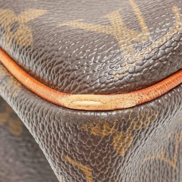 Louis Vuitton Monogram Batignolles Horizontal Tote Bag in Coated canvas from A Retro Tale, photo 10 of 13