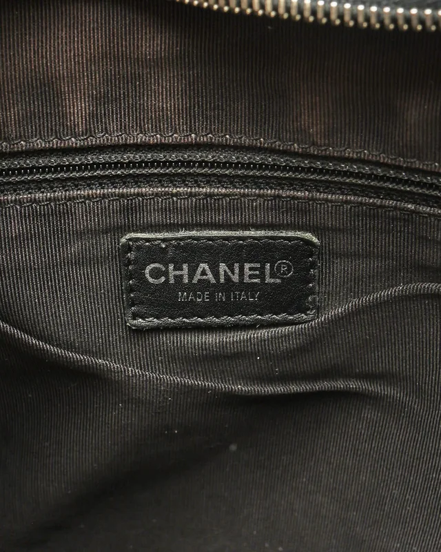 Chanel Vintage Caviar CC Zip Around Bowler Bag in Caviar leather from A Retro Tale, photo 10 of 11