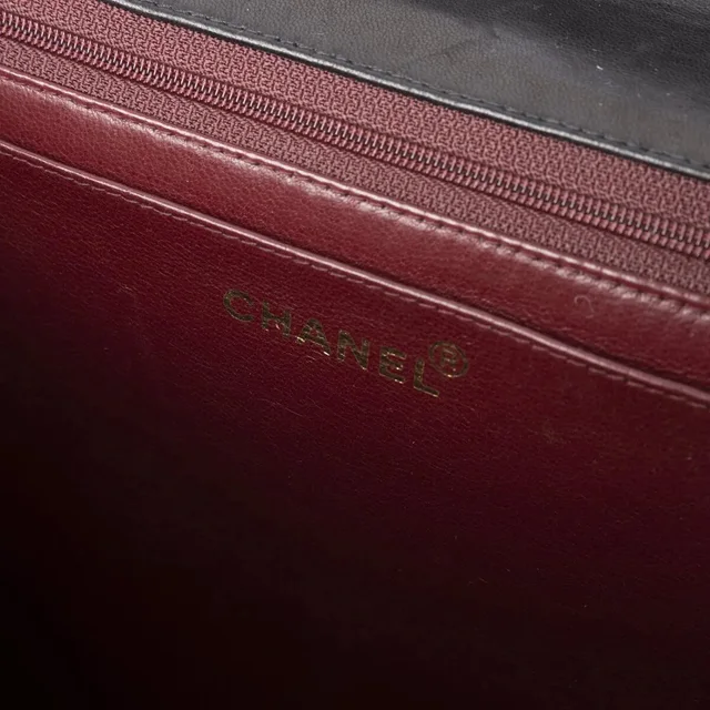 Chanel Jumbo Vertical Quilted Single Flap Bag in Leather from A Retro Tale, photo 8 of 10