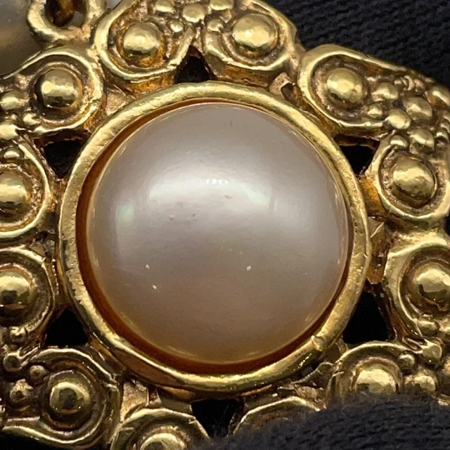 Chanel Faux Pearl Choker Pearl White/Gold Faux Pearl Metal in White from GALLERY RARE, photo 6 of 14