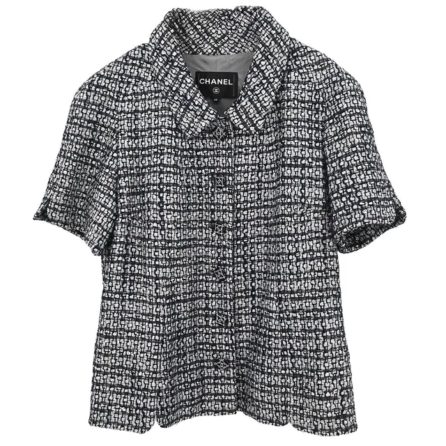 Chanel 2018-2019 Single Breasted Tweed Jacket Gray #44 in Grey Tweed from AMORE Vintage Tokyo