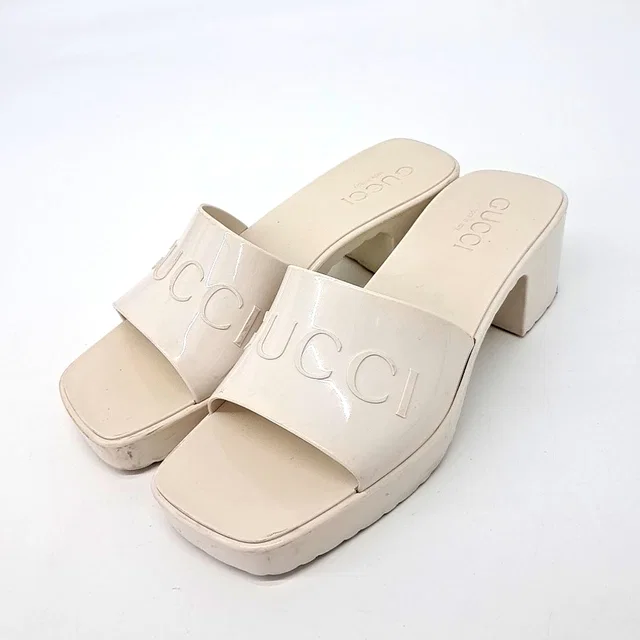 Gucci 구찌 러버 슬리퍼 from GUGUS