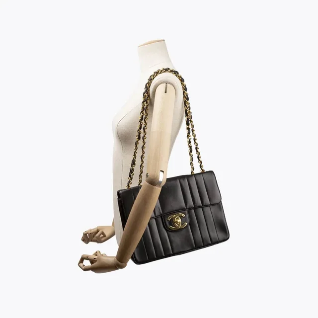 Chanel Jumbo Vertical Quilted Single Flap Bag in Leather from A Retro Tale, photo 2 of 10