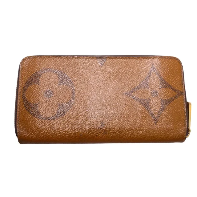 Louis Vuitton Zippy Wallet Monogram Giant in Canvas from The Reluxe