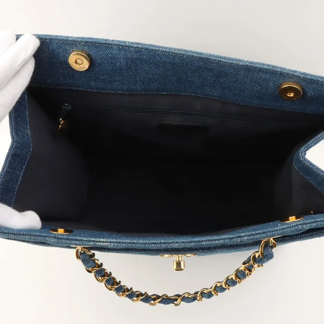 Chanel Indigo Denim Matelassé Stitch CC Turn-Lock Chain Handbag, Circa 1998 in Denim from VINTAGE QOO TOKYO, photo 6 of 18