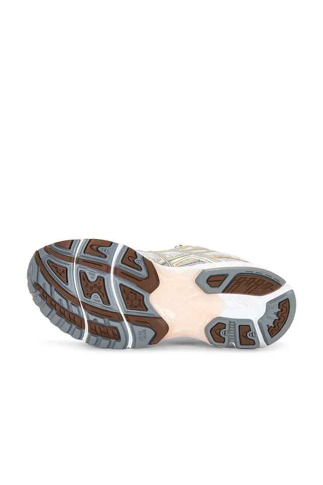 Asics Gel-Nimbus 10.1 in Concrete & Feather Grey, photo 6 of 6 from REVOLVE (Canada)