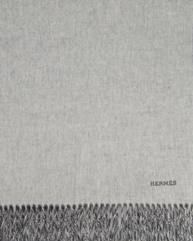 Hermès Grey Two Tone Cashmere Scarf with Stitched Logo Size 160cm x 43cm in Grey Cashmere from Sellier, photo 2 of 6