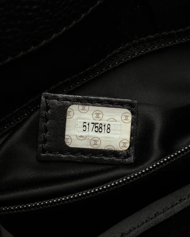 Chanel CC Caviar Tote Bag in Caviar leather from A Retro Tale, photo 10 of 11