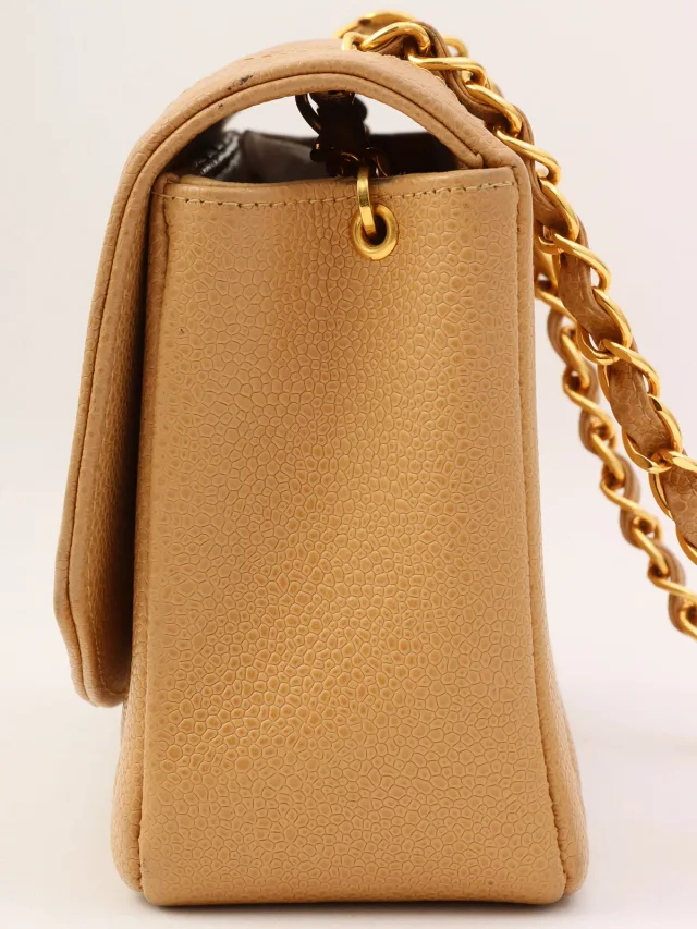 Chanel Circa 1995 Caviar Skin Diana Flap Chain Bag 22cm Beige in Beige Caviar leather from VINTAGE QOO TOKYO, photo 4 of 15