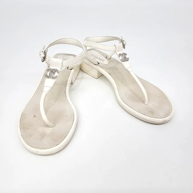 Chanel 샤넬 플립플랍 샌들 from GUGUS