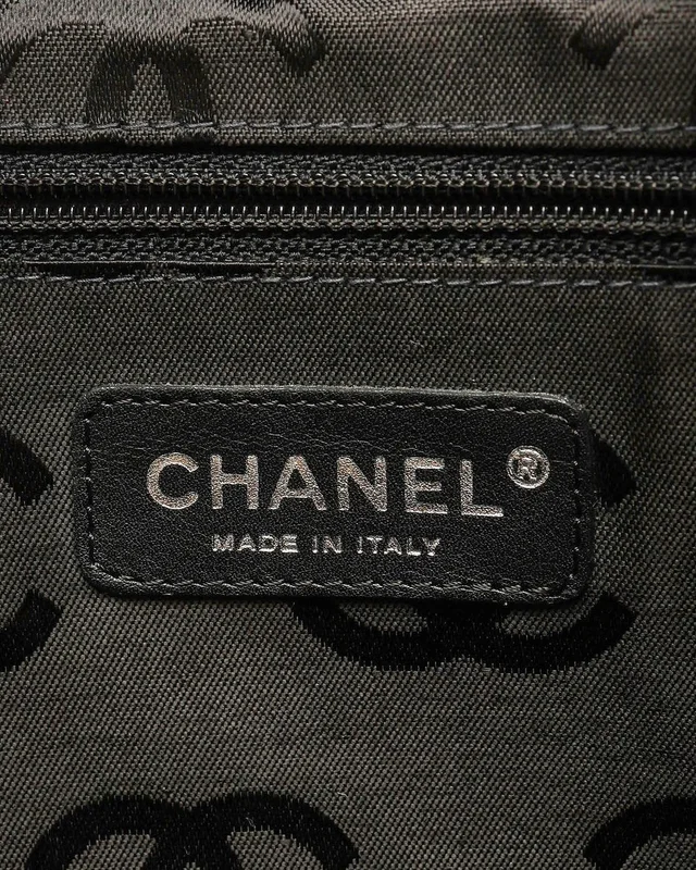 Chanel Cambon Ligne Tote Bag in Leather from A Retro Tale, photo 6 of 8