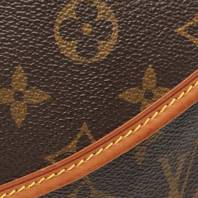 Louis Vuitton Monogram Saumur 30 Bag in Coated canvas from A Retro Tale, photo 7 of 10