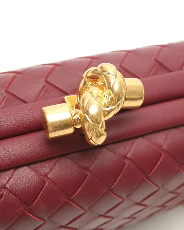 Bottega Veneta Intrecciato Knot Chain Clutch in Woven leather from A Retro Tale, photo 6 of 7