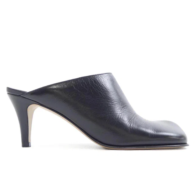 Bottega Veneta Heels & pumps in Leather from LuxUness