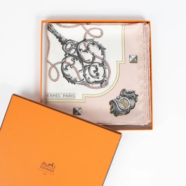 Hermès Les Cles Silk 90 Scarf in Silk from Labellov, photo 2 of 4