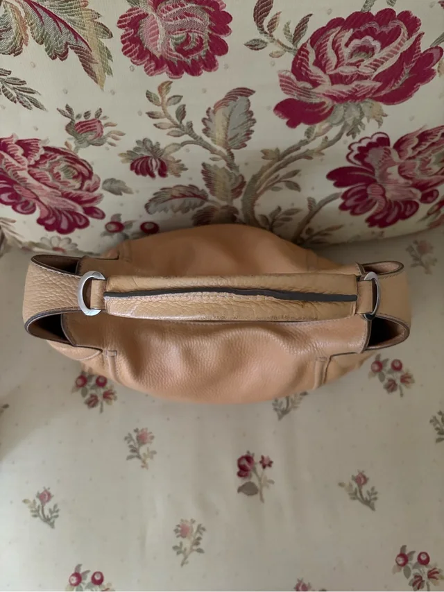 Tod's Beige Leather Shoulder Bag - Women's Everyday Hobo in brown|neutral Leather from Poshmark, photo 5 of 13