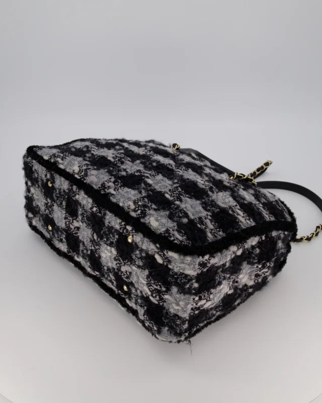 Chanel 25N Grey and Black Quiilted Tweed Shopping Tote Bag in Black Tweed from Sellier, photo 19 of 19