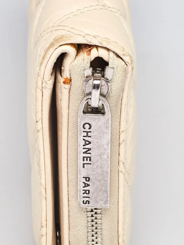 Chanel Dark White Quilted Leather (PNY- Paris New York) Zippy Wallet in White Leather from Yoogis, photo 7 of 10