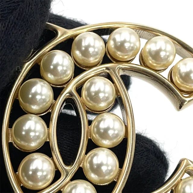 Chanel CC Logo BroochA64978-Y09449-Z2048 Faux Pearl Metal from GALLERY RARE, photo 7 of 10