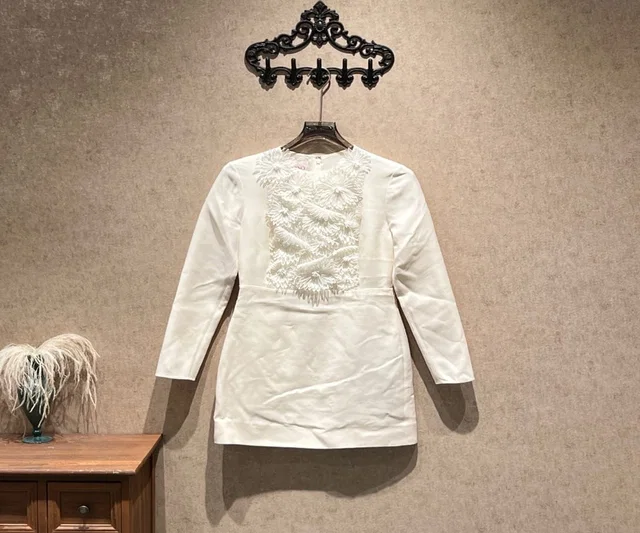 Valentino Garavani off-white floral beaded dress / Size 40 / 99% new / 42248 in White from Luxury Promise