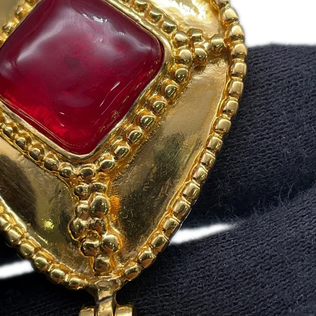 Chanel Gripoa CC LogoBrooch Gold/Red Metal color Stone in Red from GALLERY RARE, photo 6 of 11
