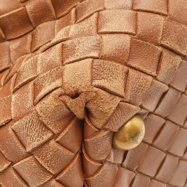 Bottega Veneta Intrecciato Shoulder Bag in Woven leather from A Retro Tale, photo 7 of 10