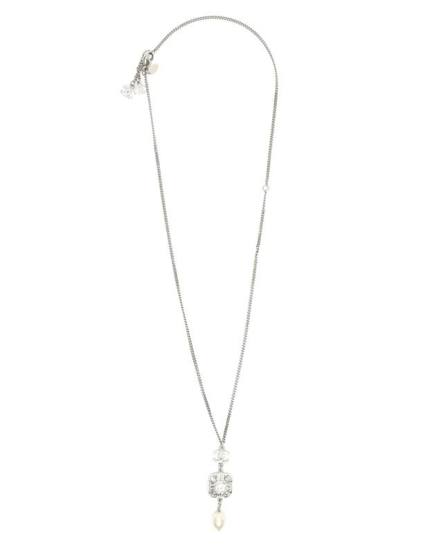 Chanel Coco Mark Pearl Rhinestone Necklace from A Retro Tale, photo 3 of 5