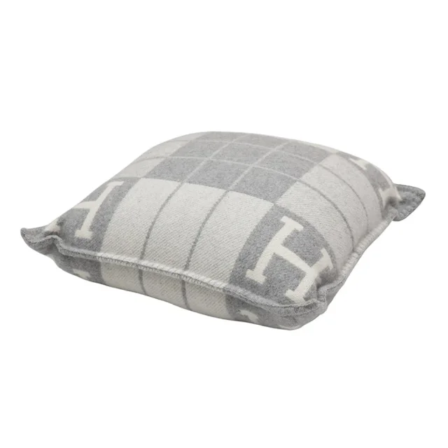 Hermès Avalon III Cushion Ecru/Gris・Claire Wool90% Cashmere10% Size PM in Grey from GALLERY RARE, photo 2 of 8
