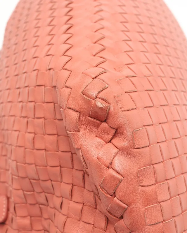 Bottega Veneta Intrecciato Tote Bag in Woven leather from A Retro Tale, photo 6 of 8