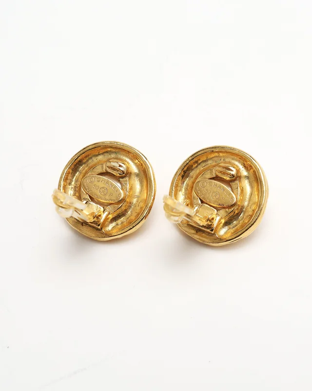 Chanel Pearl Clip-on Earring from A Retro Tale, photo 3 of 3
