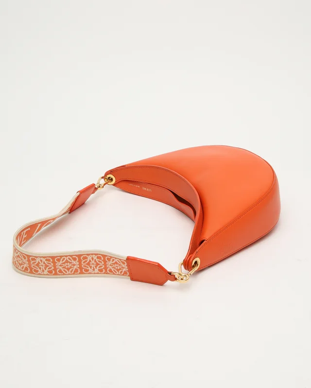 Loewe Luna Hobo Bag in Leather from A Retro Tale, photo 5 of 8