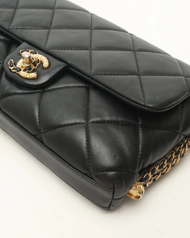 Chanel 19 Medium Shoulderbag in Leather from A Retro Tale, photo 3 of 11