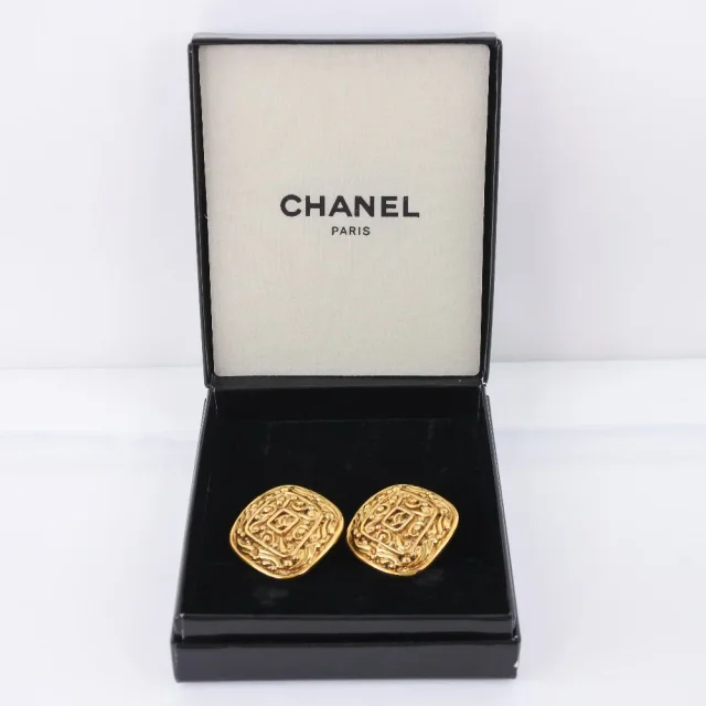 Chanel Coco Mark Vintage Earrings in Gold Gold-plated metal from LuxUness, photo 6 of 6