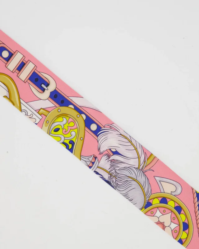 Hermès 'Harnias de Couer' Silk Twilly in Rose Bonbon in Pink Silk from Sellier, photo 2 of 5